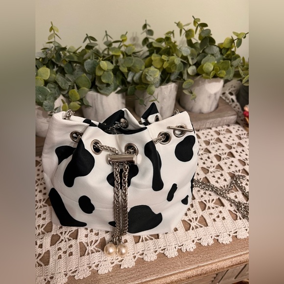 Cow spotted mini hobo crossbody bag with metal chain strap - Picture 4 of 5